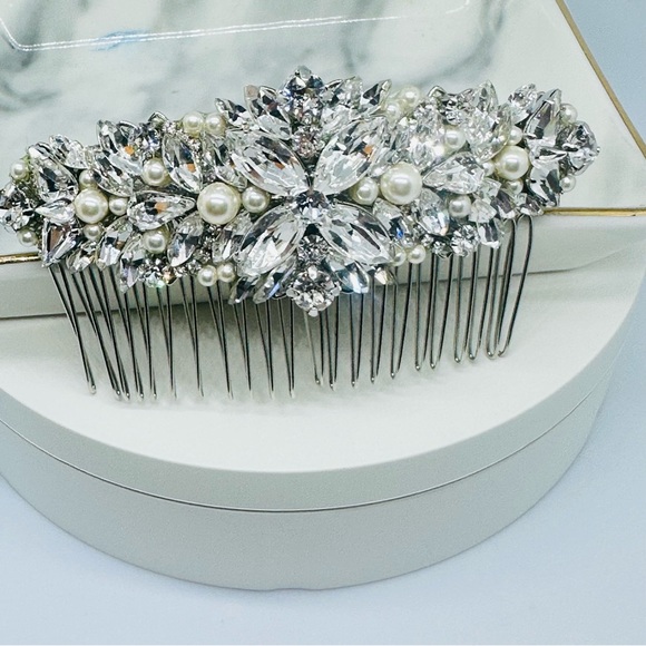 Sara Gabriel Hair Comb - Picture 5 of 7